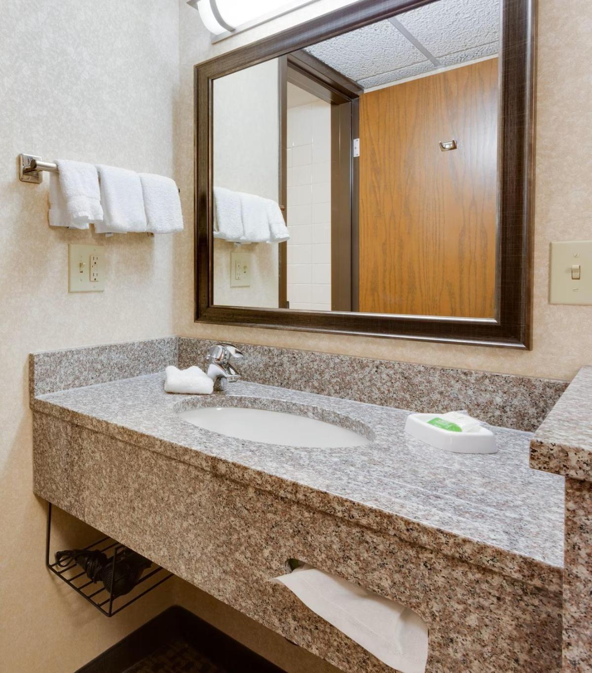 Wingate By Wyndham St Louis-Fenton Route 66 Hotel Exterior photo